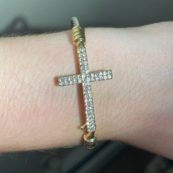 Cross Bracelet - Picture 5 of 6